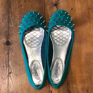 Spiked flats